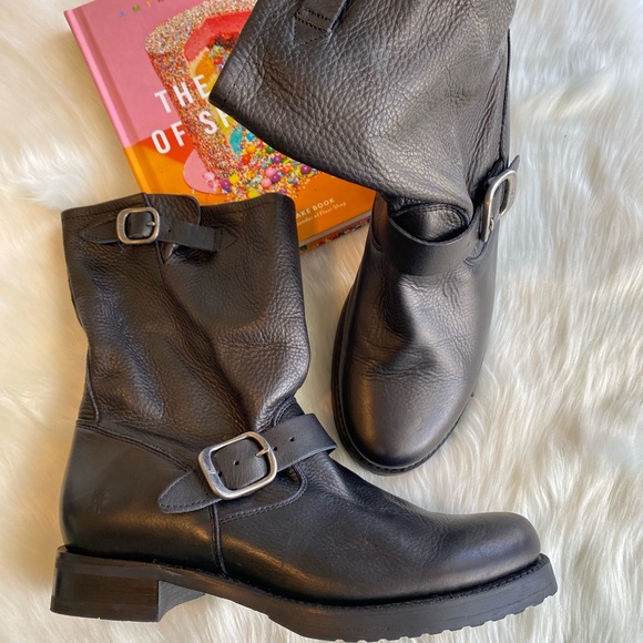 NWOT Frye Boots Size 9 - Picture 3 of 14